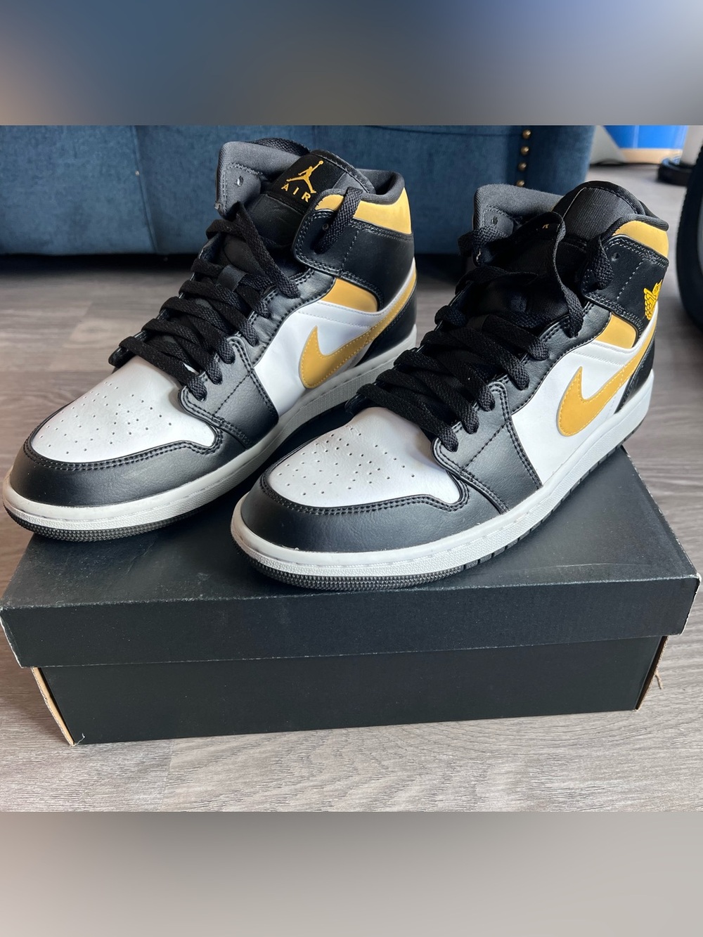 Jordan 1’s Mid — Black, Yellow and White - Picture 5 of 13